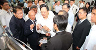 photos of the premier's visit 08