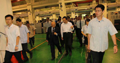 photos of the premier's visit 09